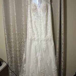 Hebeos Plus Size 20W Ivory Lace Wedding Dress V-Neck Long Gown